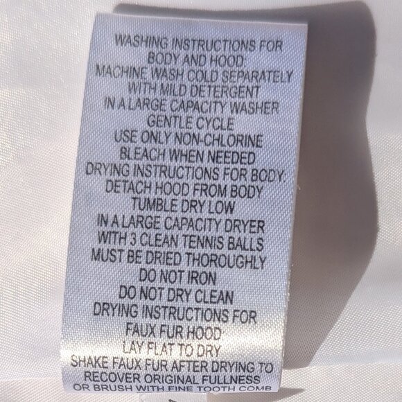 Calvin Klein White Puffer Jacket w/ removeable Hood.  Large - Picture 11 of 12